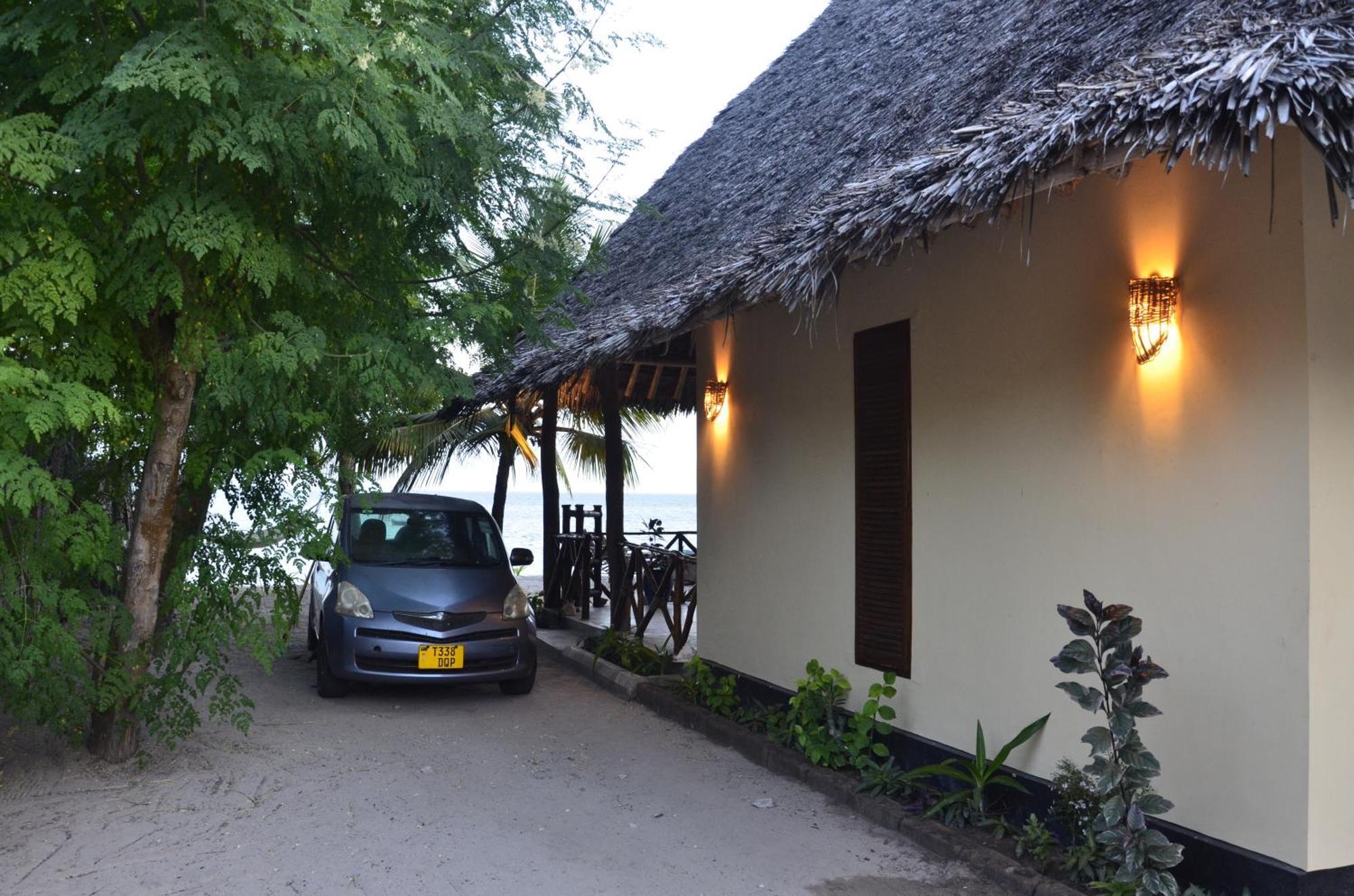 Lui Ushongo Beach House Pangani Exterior foto